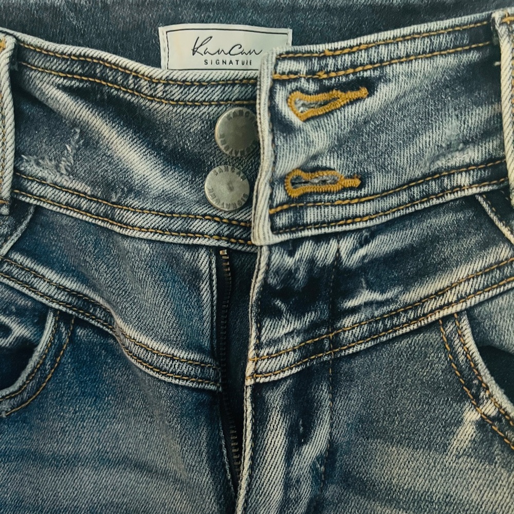 KanCan super hi rise distressed jeans size 26 SKYE HIGH super flare 🤍💙⚡️